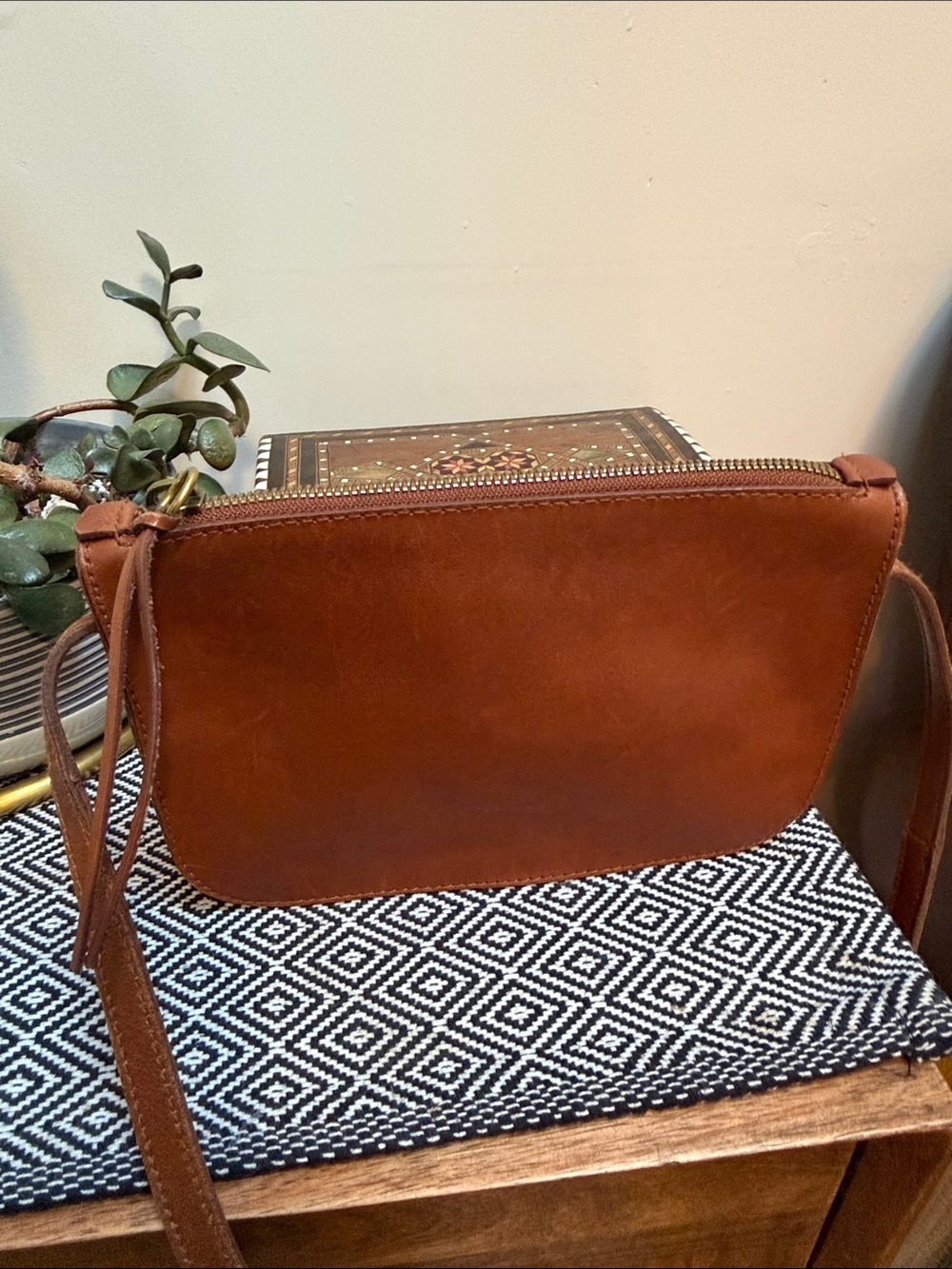 Madewell vintage style. Retired. Brown Leather Zip crossbody.